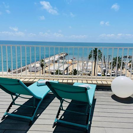 Atico Con Fantasticas Vistas Al Mar Y La Iglesia Apartment Ситжес Стая снимка