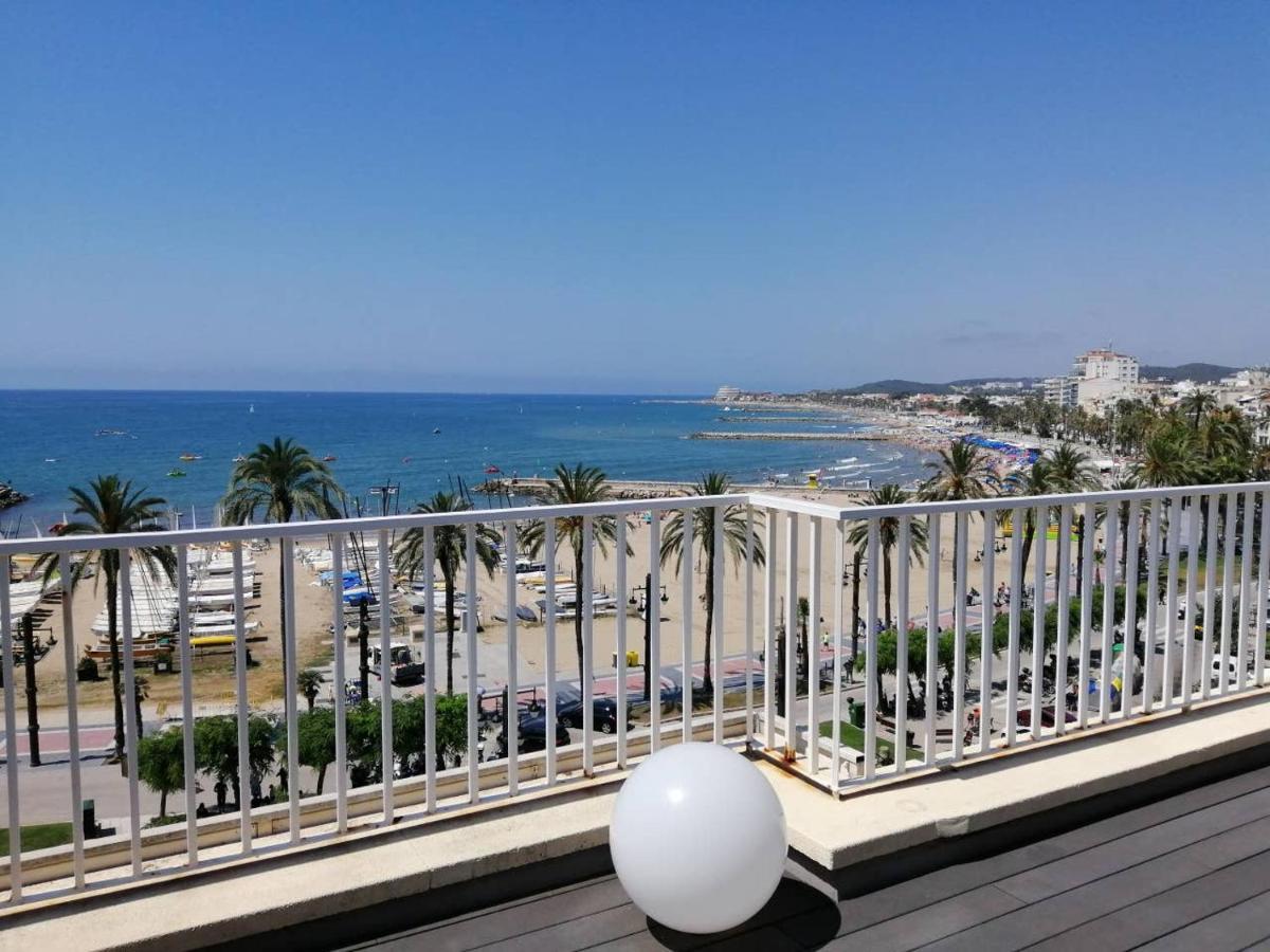 Atico Con Fantasticas Vistas Al Mar Y La Iglesia Apartment Ситжес Екстериор снимка