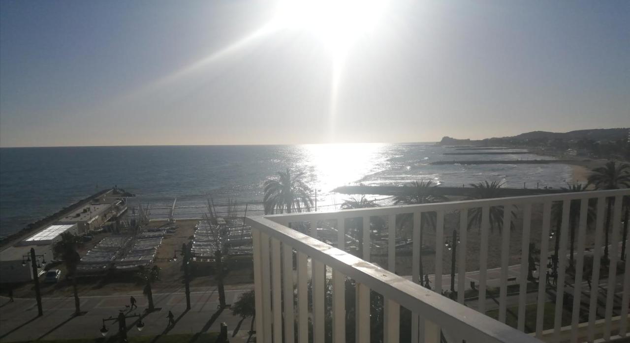 Atico Con Fantasticas Vistas Al Mar Y La Iglesia Apartment Ситжес Екстериор снимка