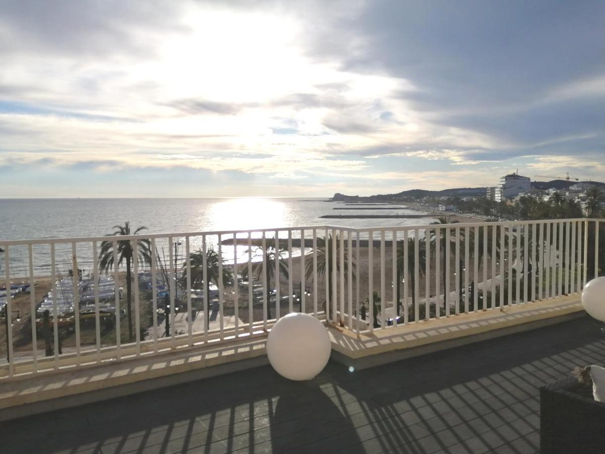 Atico Con Fantasticas Vistas Al Mar Y La Iglesia Apartment Ситжес Екстериор снимка