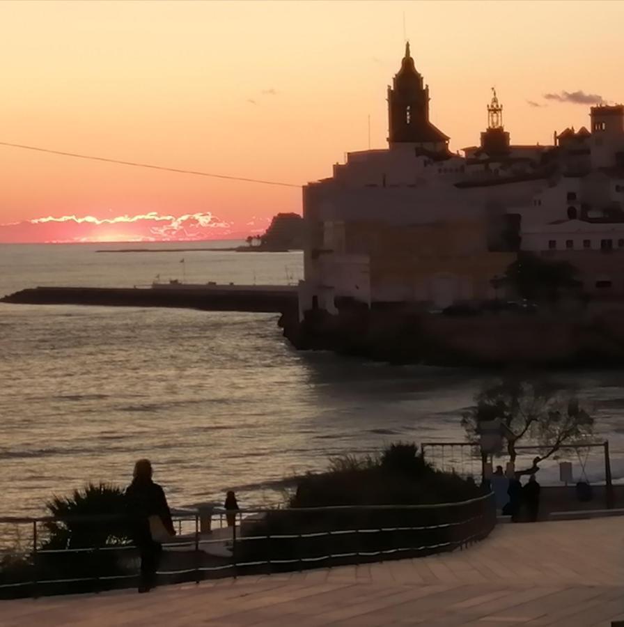 Atico Con Fantasticas Vistas Al Mar Y La Iglesia Apartment Ситжес Екстериор снимка