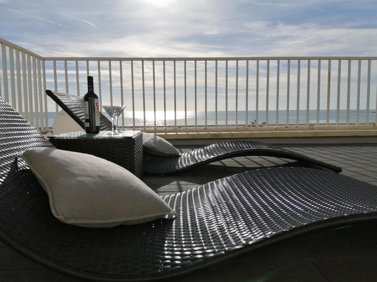 Atico Con Fantasticas Vistas Al Mar Y La Iglesia Apartment Ситжес Екстериор снимка