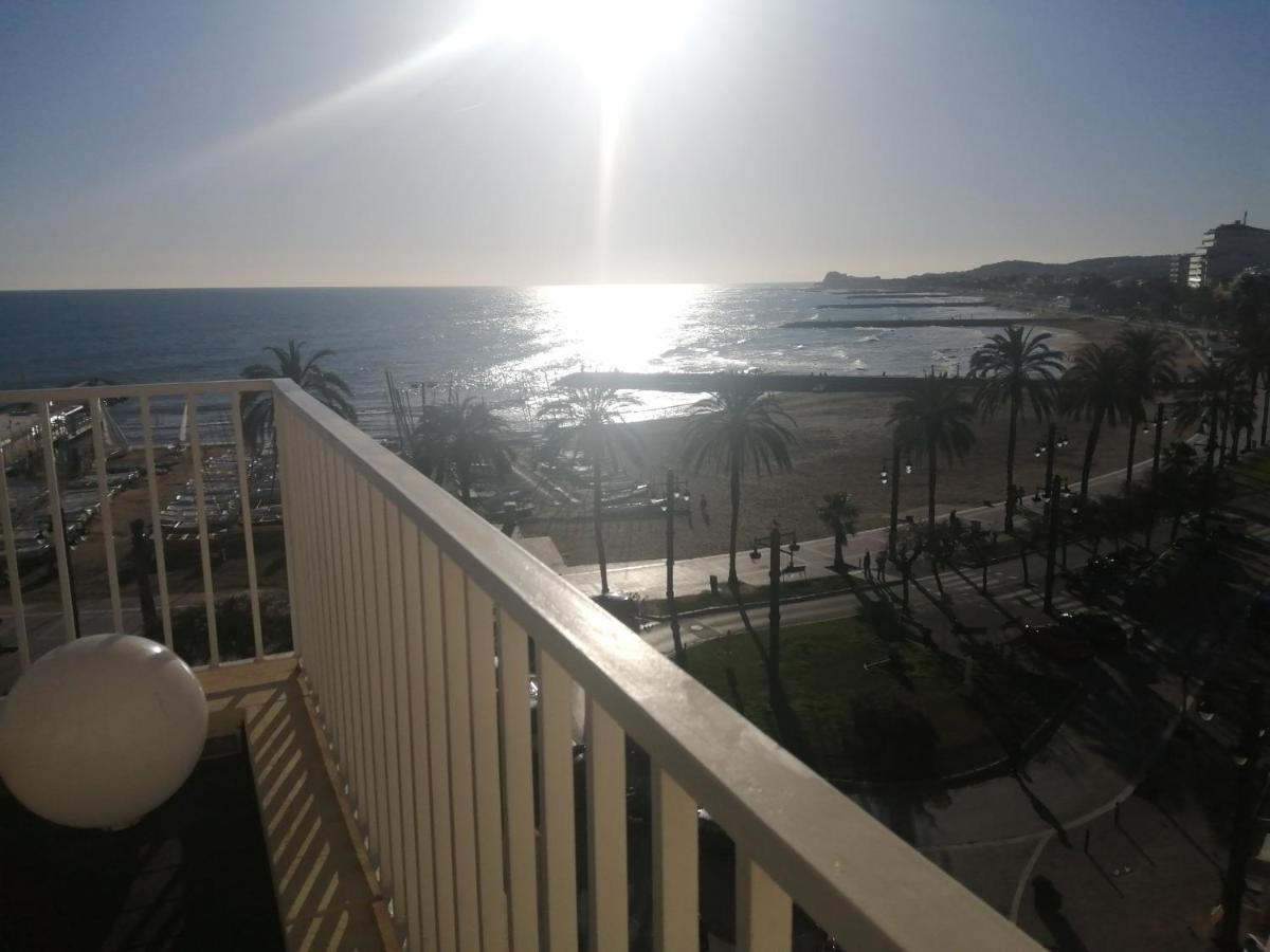 Atico Con Fantasticas Vistas Al Mar Y La Iglesia Apartment Ситжес Екстериор снимка