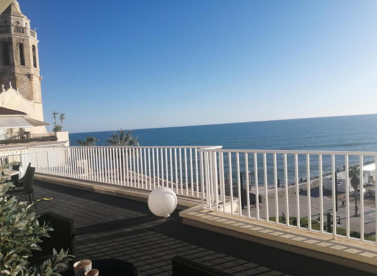 Atico Con Fantasticas Vistas Al Mar Y La Iglesia Apartment Ситжес Екстериор снимка