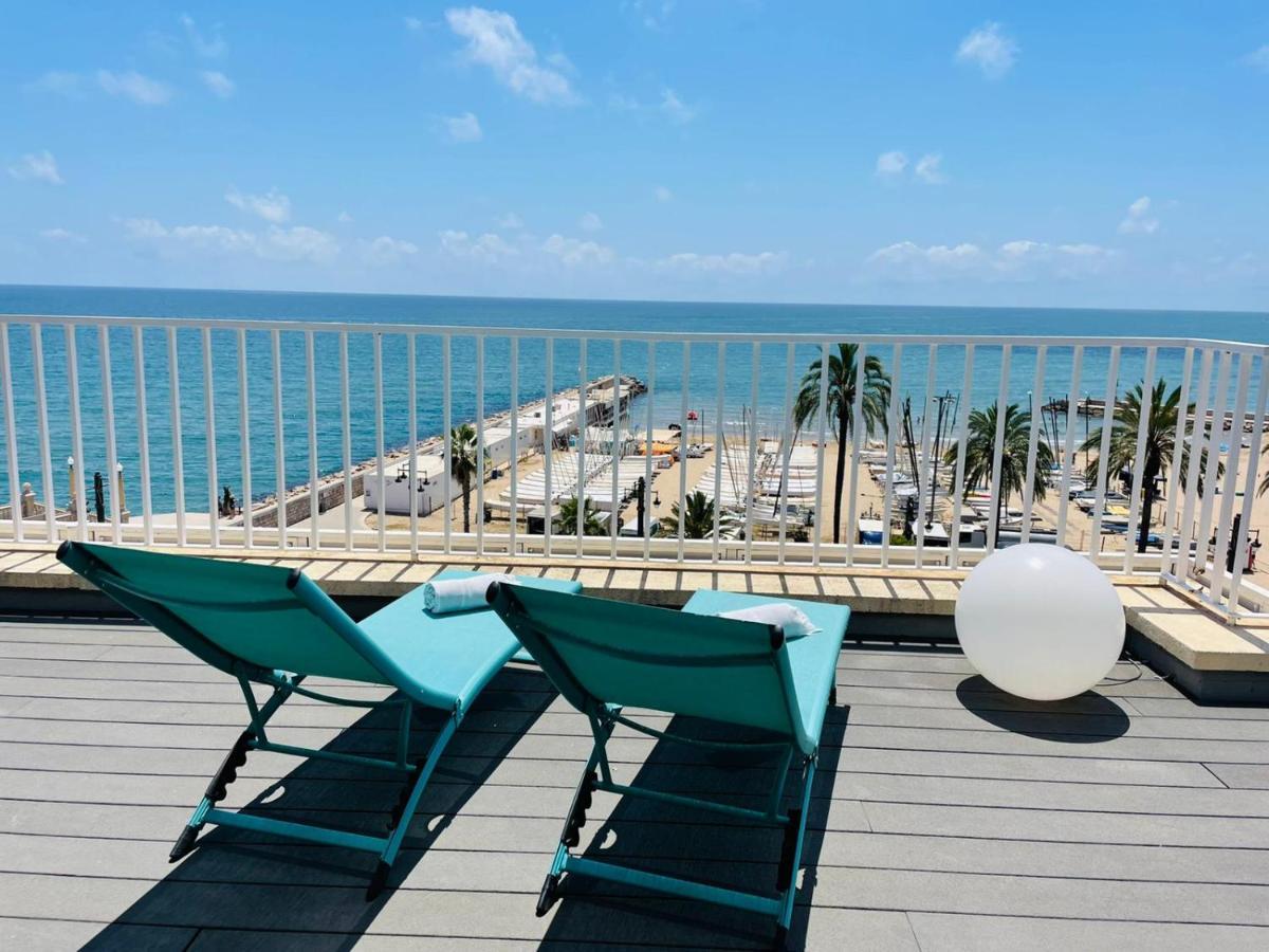Atico Con Fantasticas Vistas Al Mar Y La Iglesia Apartment Ситжес Стая снимка