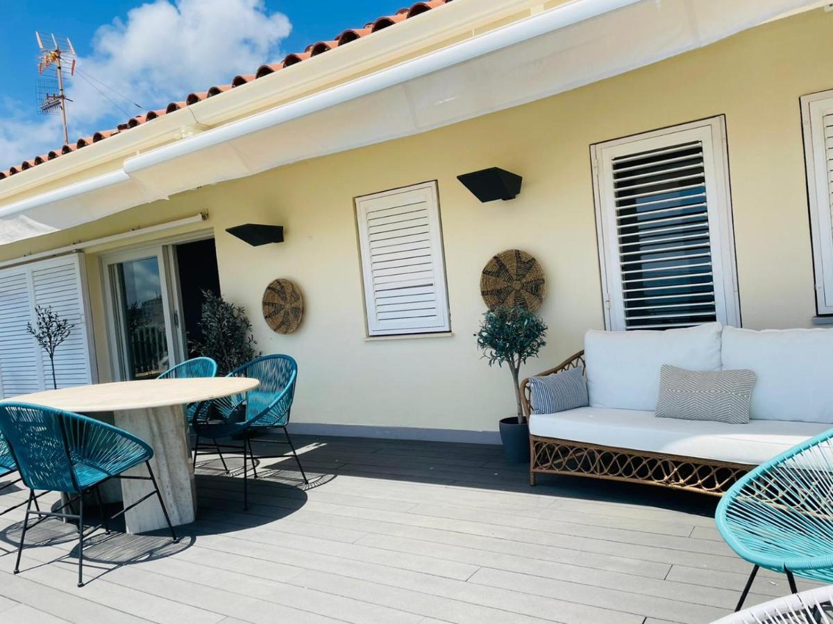 Atico Con Fantasticas Vistas Al Mar Y La Iglesia Apartment Ситжес Стая снимка