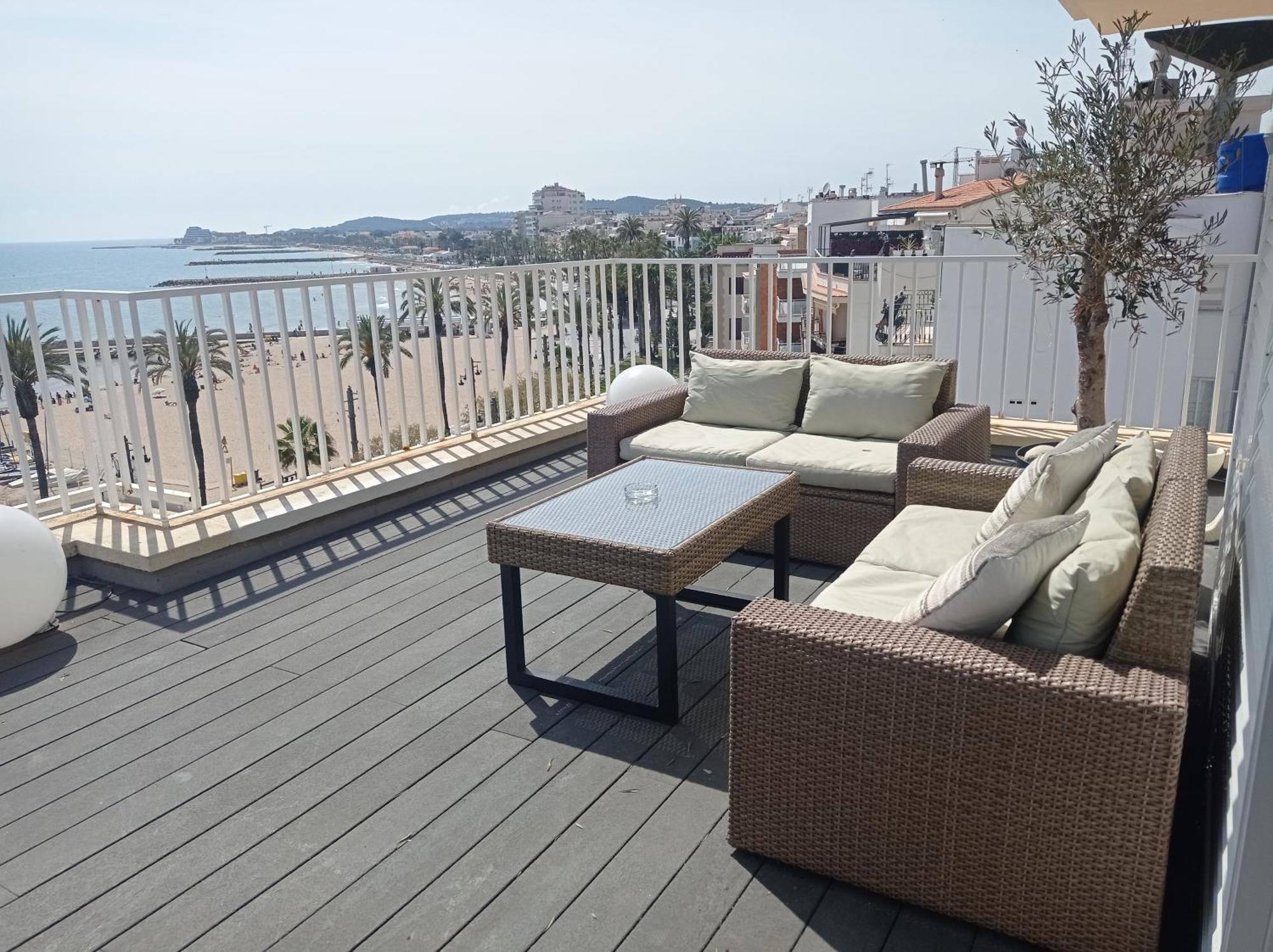 Atico Con Fantasticas Vistas Al Mar Y La Iglesia Apartment Ситжес Екстериор снимка