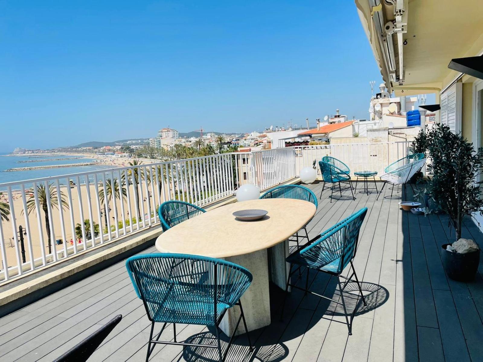 Atico Con Fantasticas Vistas Al Mar Y La Iglesia Apartment Ситжес Стая снимка